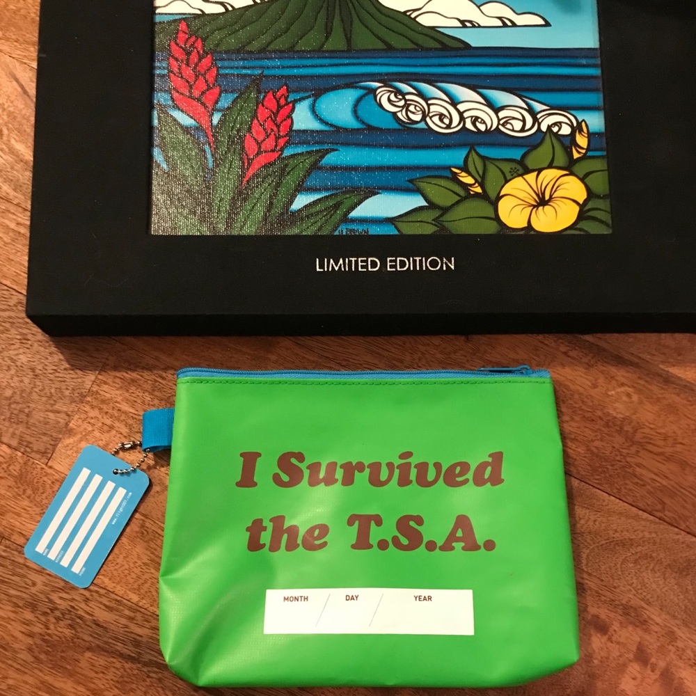 FREE W/$20+ PURCHASE Cute Rubber Travel Pouch